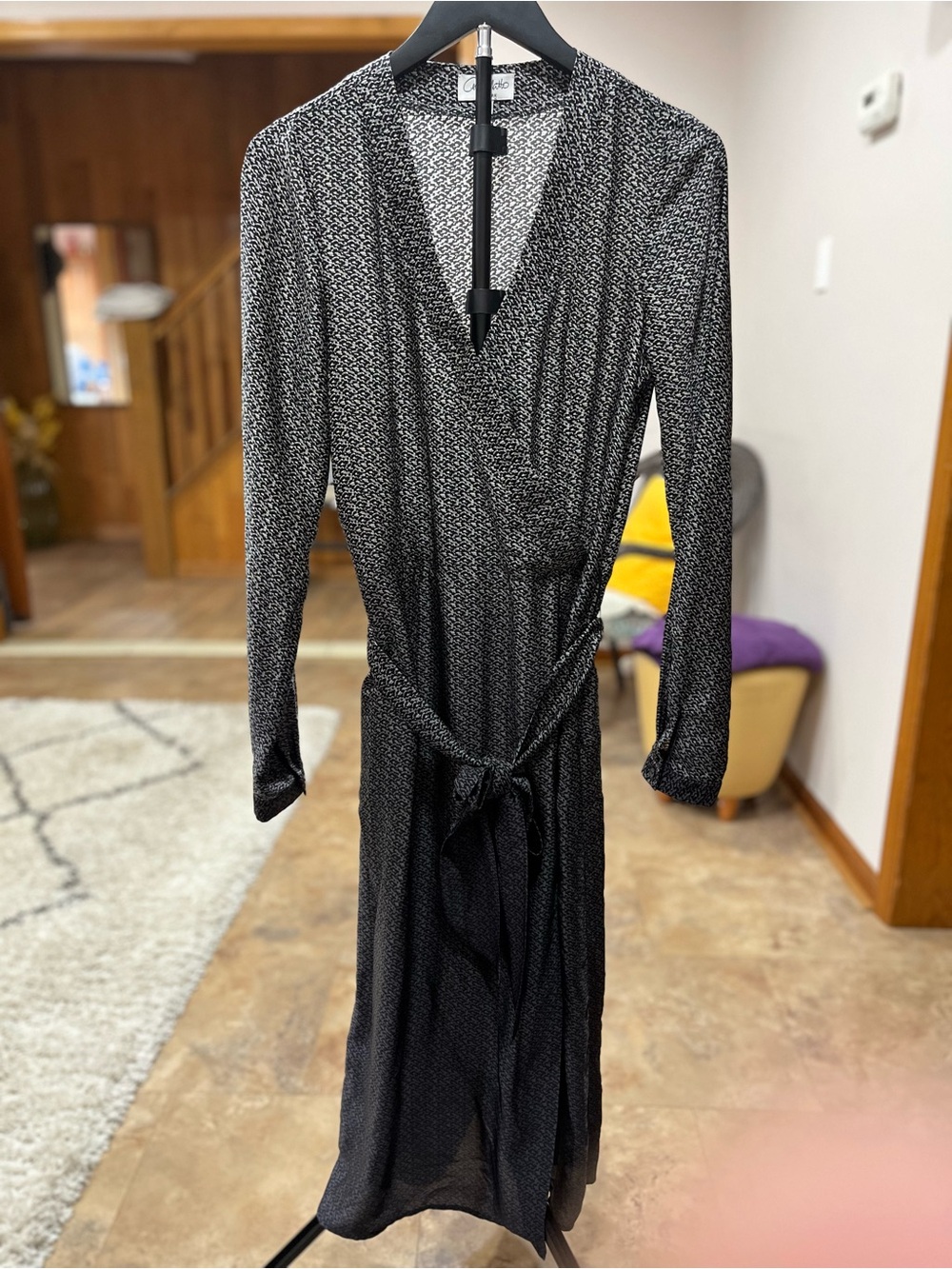 Source Unknown Black & White Patterned Long-Sleeve Wrap Dress